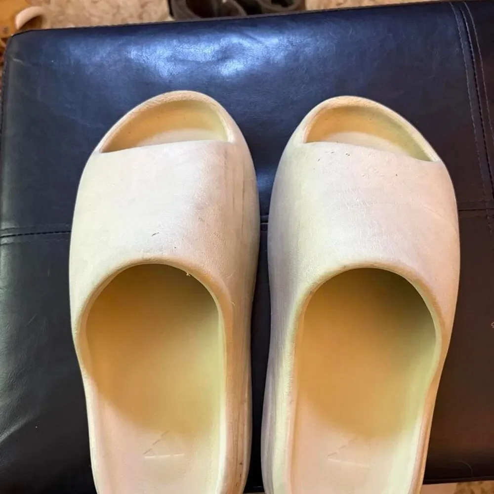 Mens Adidas Yeezy Slides SZ 10